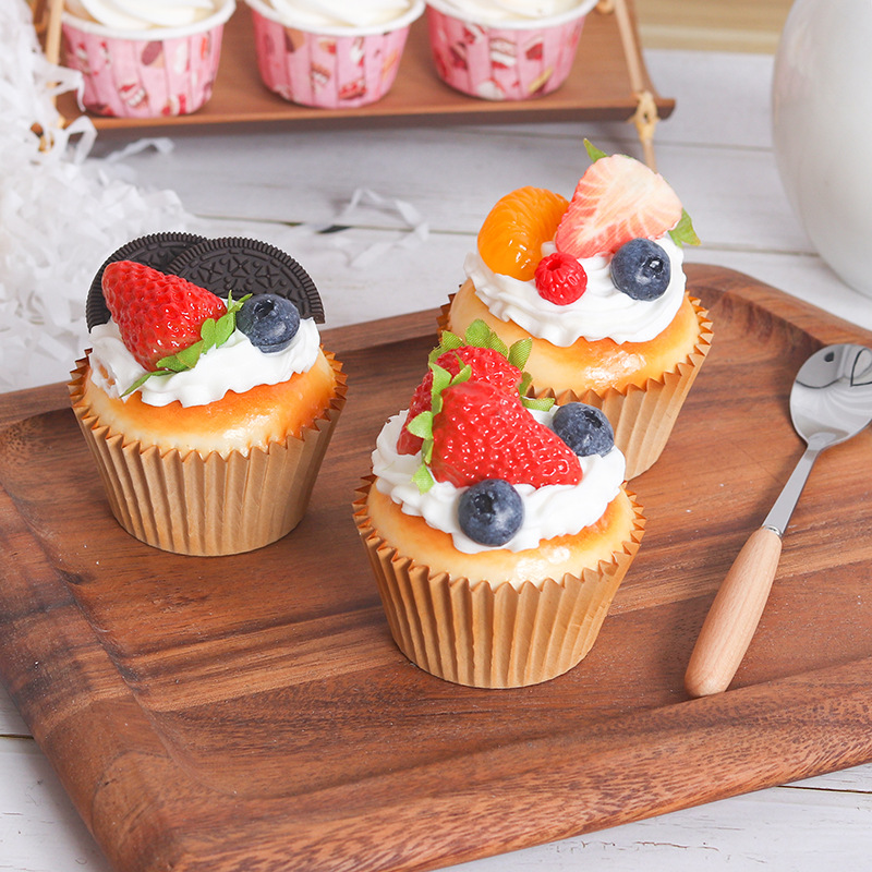 Fake Cupcake Fruit Cake Strawb - đánh giá và giá Wedding Cake Supply