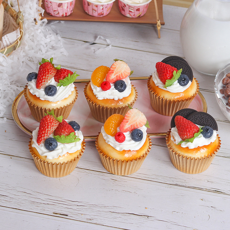 Fake Cupcake Fruit Cake Strawb - đánh giá và giá Wedding Cake Supply